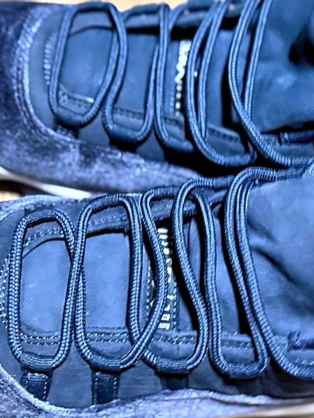 Jordan Air Jordan 11 Retro Midnight Navy Velvet Sneakers Blue & White US 8.5